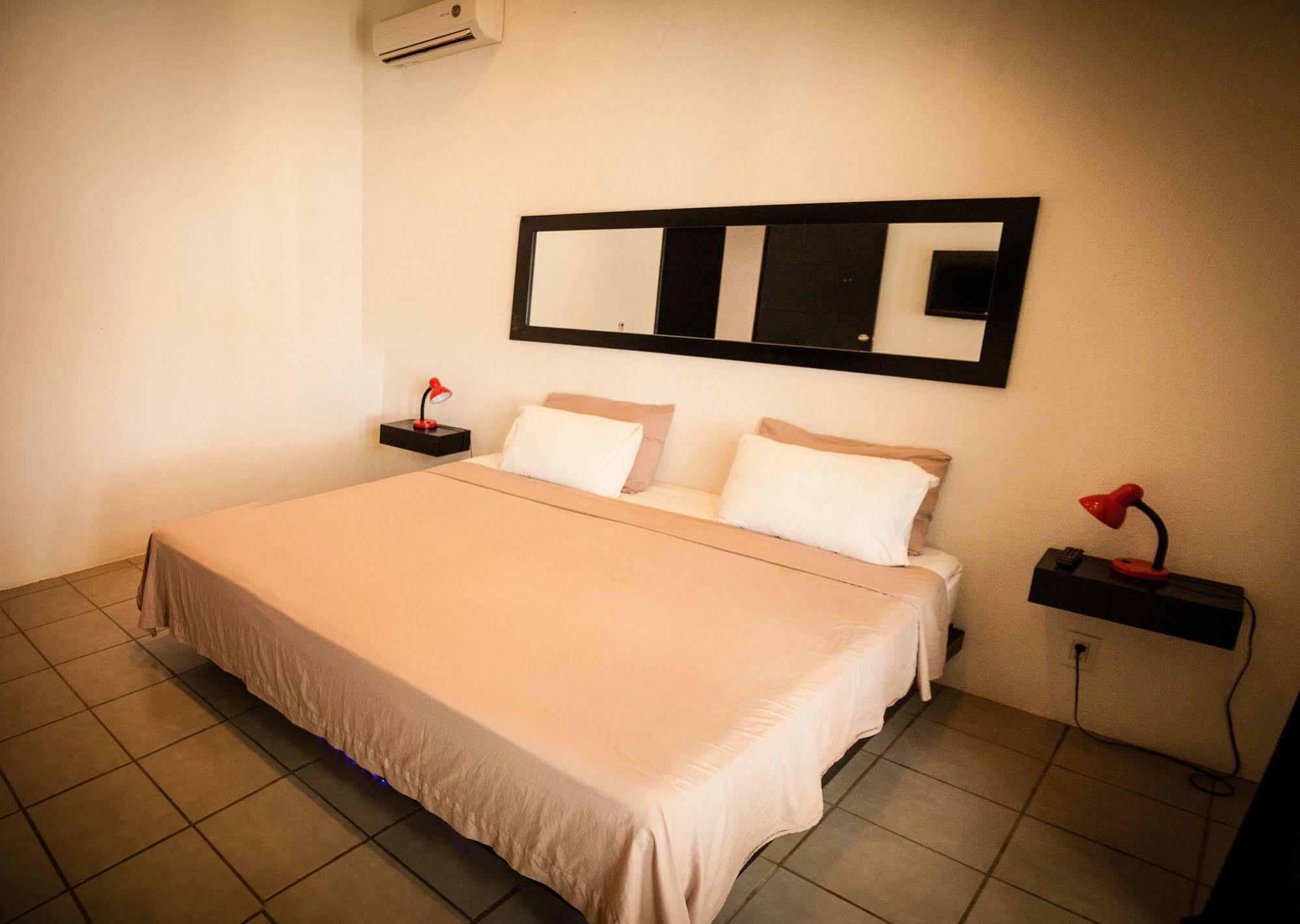 Ocean Lovers Hostel & Apartments タガンガ エクステリア 写真